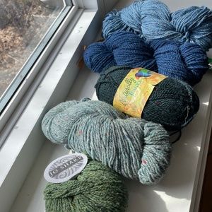 Lot of 5 tweedy wool single skeins
